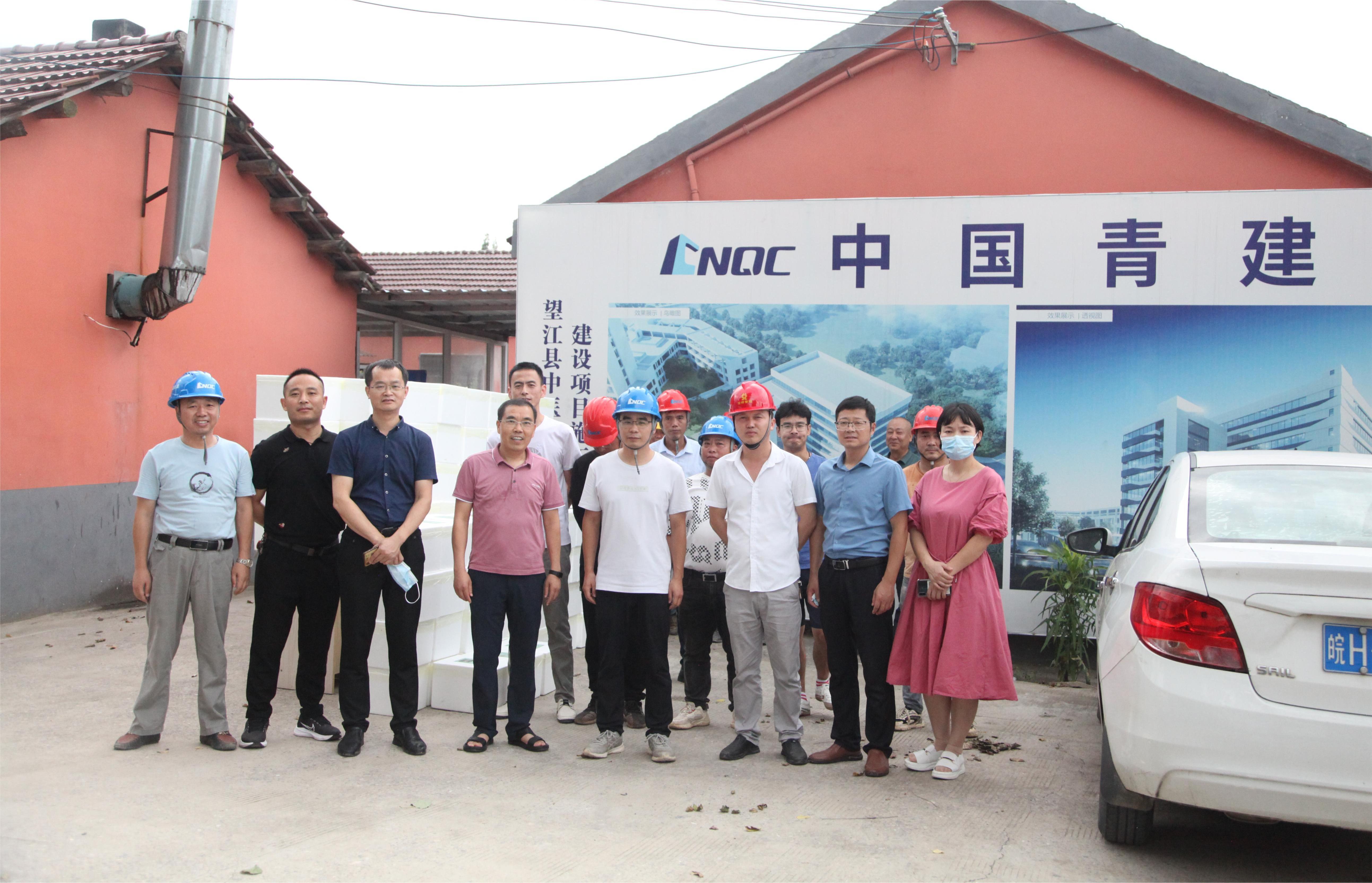 望江县中医医院领导慰问传染病区项目一线工人